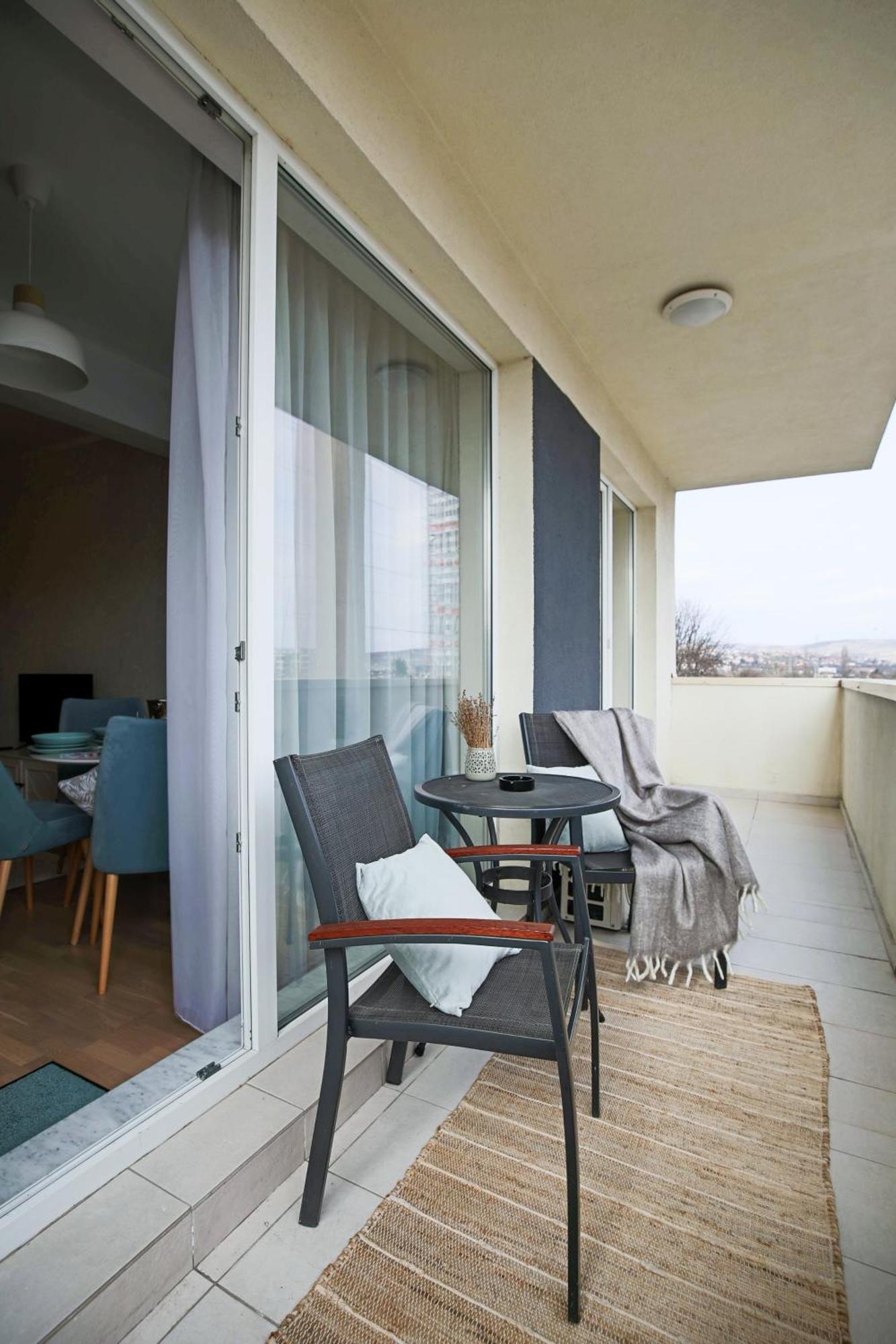 Stylish Condo - Parking And Balcony 克卢日-纳波卡 外观 照片